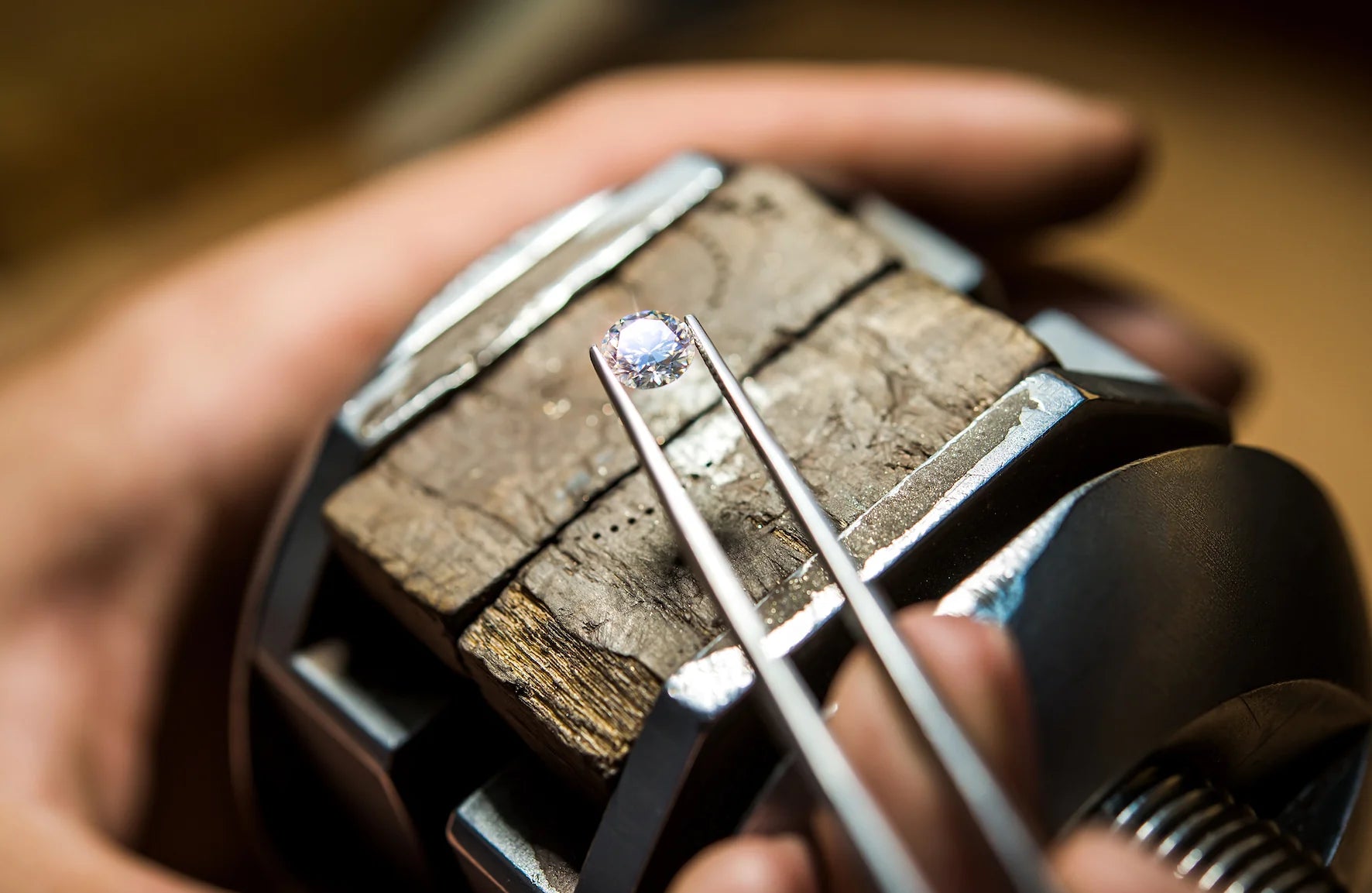 5 Surefire Tests to Tell if a Diamond is Real or Fake